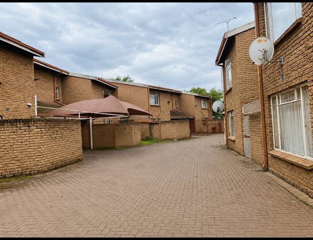 3 BEDROOM APARTMENT FOR SALE IN VEREENIGING CENTRAL